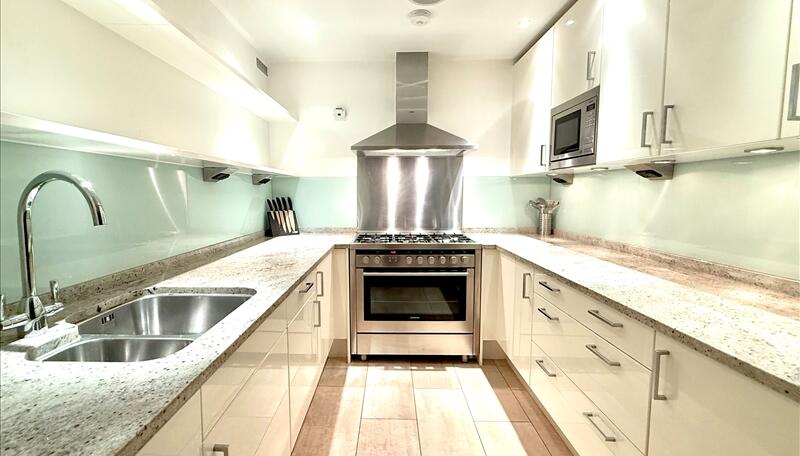 2 bed property in Young Street, London